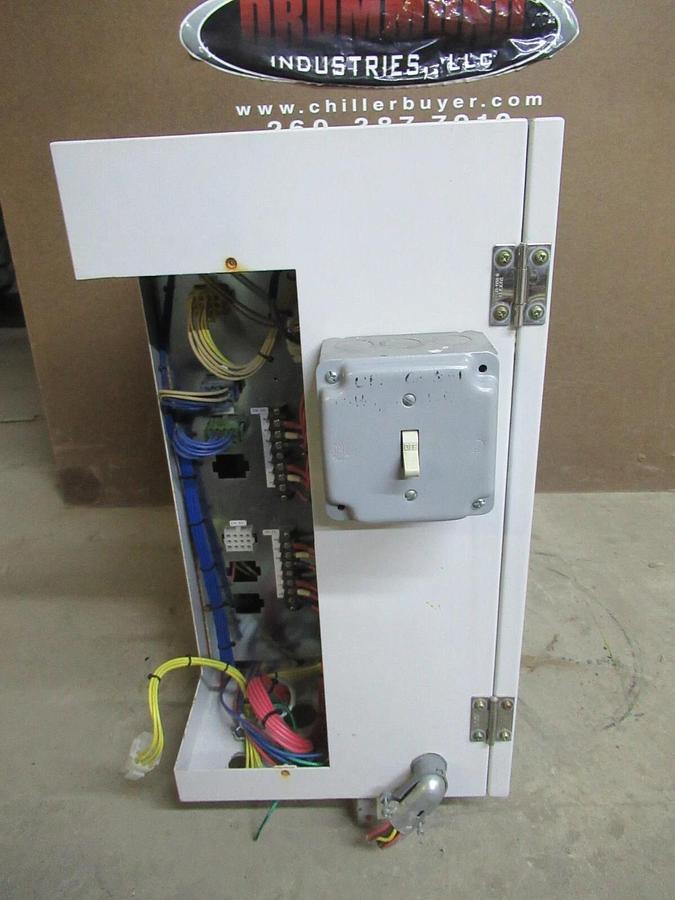 Used TRANE THERMACHILL CONTROL PANEL FOR ABSORBTION CHILLER 180-220 VAC 46.5-50.9 AMP