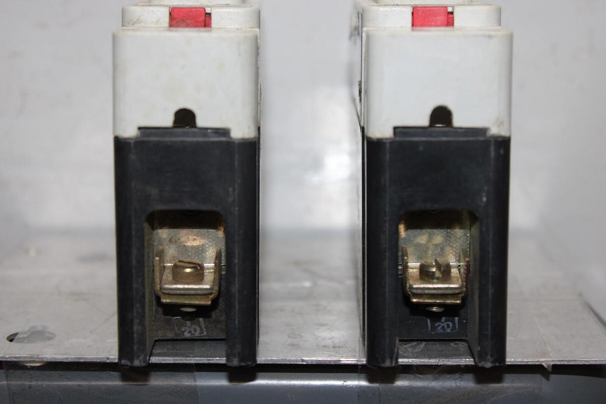 Used LOT OF 2 CUTLER HAMMER EHD1020 20 AMP 277 VAC SINGLE POLE *WARRANTY*