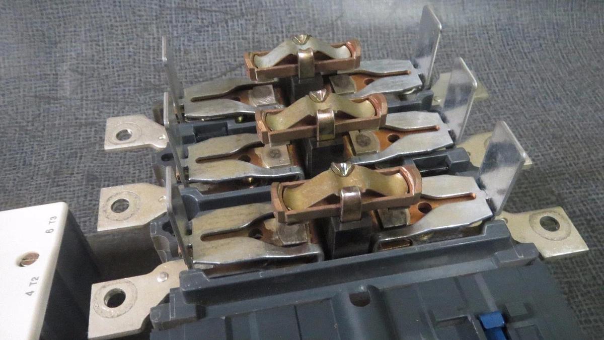 Used TELEMECANIQUE SQUARE D CONTACTOR 175 AMP 600V 3 PHASE 110V COIL MODEL: LC1 F115