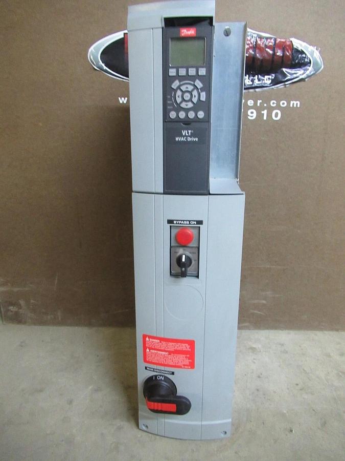 Used DANFOSS VERTICAL VFD 174L1110 VLT HVAC DRIVE 200 VAC @ 16.7 AMP 5 HP 3-PHASE