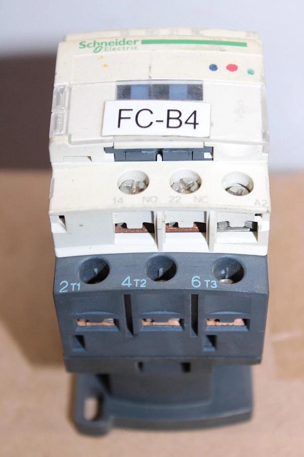 Used LOT OF 2 SCHNEIDER CONTACTOR LC1D12 25 AMP 600 VAC 10 HP COIL: 120 VOLT