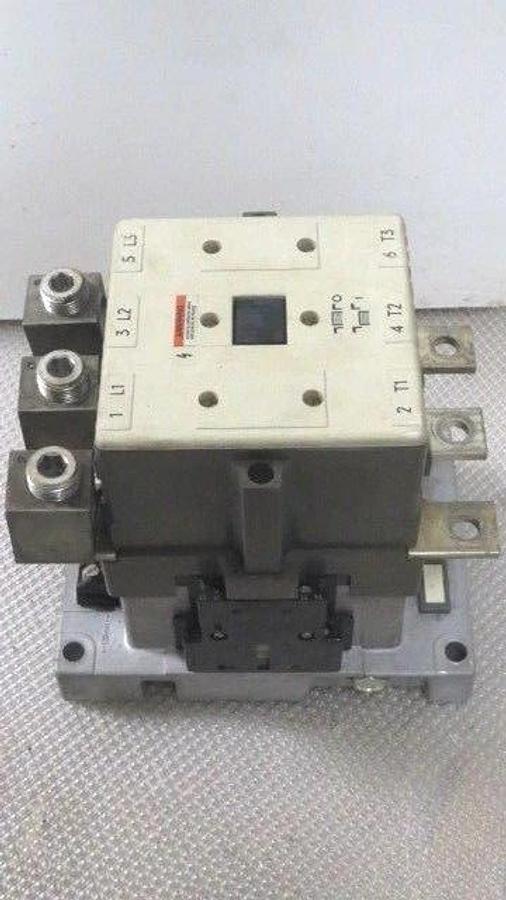 Used SIEMENS NEMA SIZE 4 1/2 CONTACTOR 215 AMP 240 OPEN WITH 120V COIL MODEL CXLFO*3