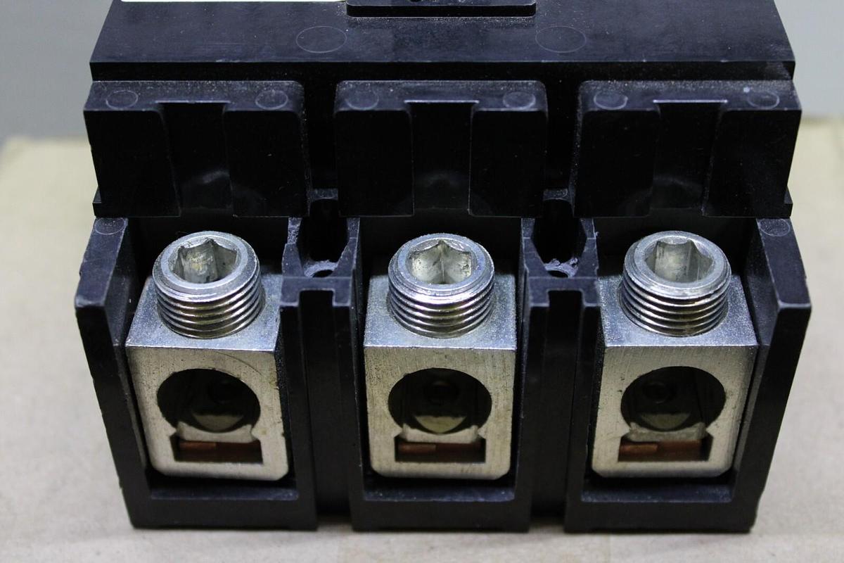 Used SQUARE D CIRCUIT BREAKER Q2L3150H 3-POLE 240 VAC 150 AMP **WARRANTY**