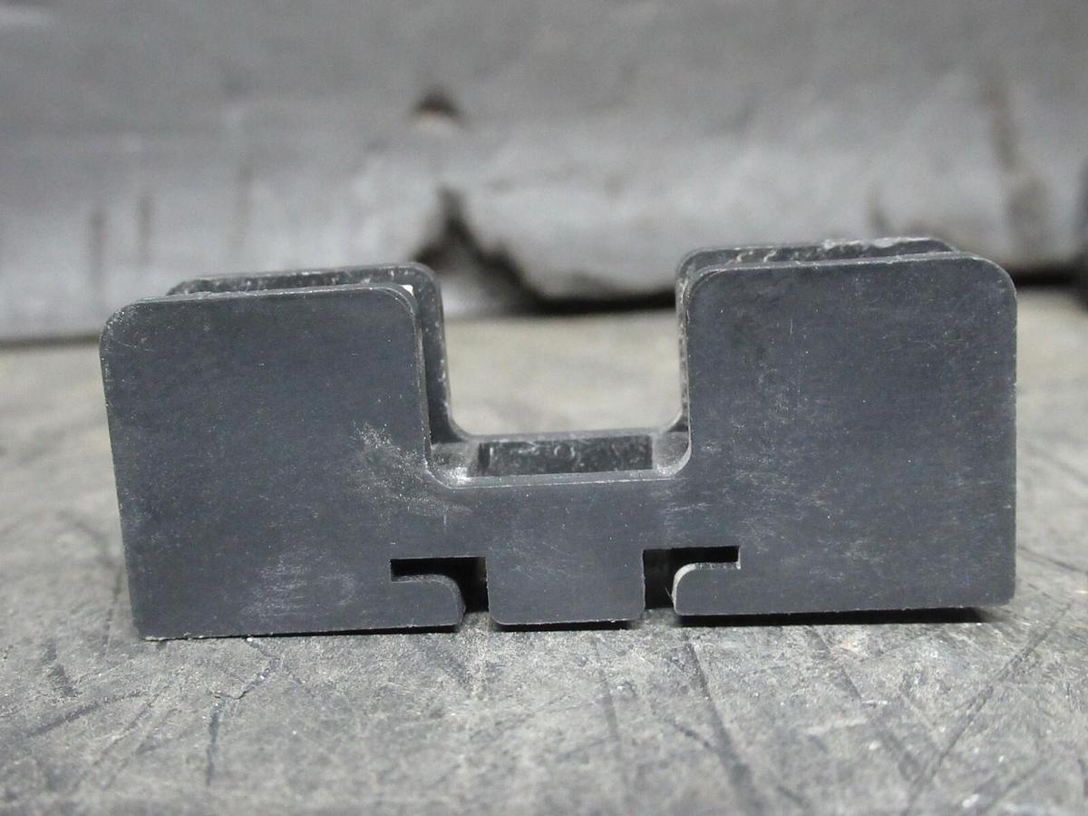 Used (LOT OF 2) YOSHIDA SINGLE FUSE LUG FHU-15 250 VOLT 15 AMP **WARRANTY INCLUDED**