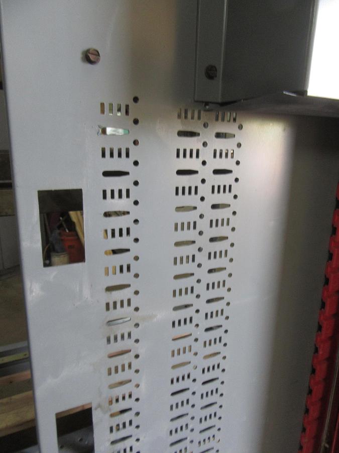 Used SQUARE D 4000 AMP SWITCH GEAR MAIN & 2 SECTIONS OF DISTRIBUTION 480 VOLT BP03640