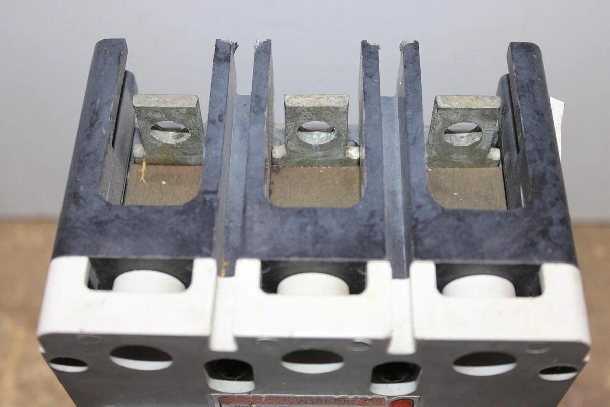 Used CUTLER HAMMER MOLDED CASE SWITCH KDB3400KW 400 AMP 600 VAC 3-POLE *WARRANTY*