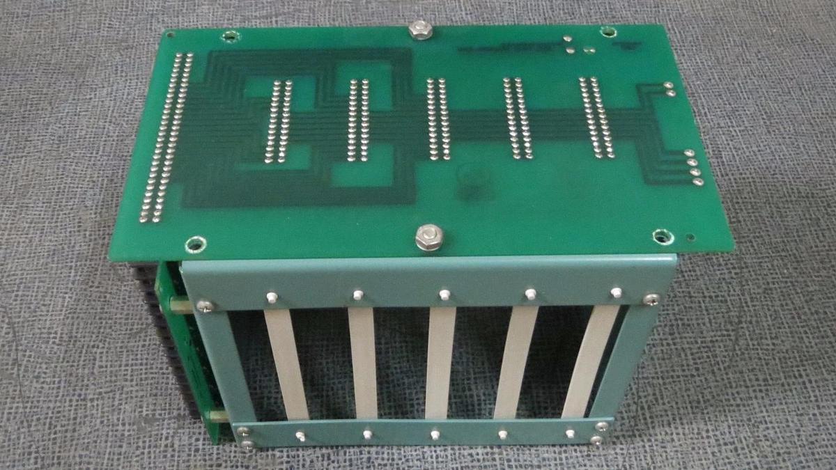 Used YORK 5 SLOT PLC CHASSIS 031-00809C000 REV B WITH FRONT BOARD 031-00816C000