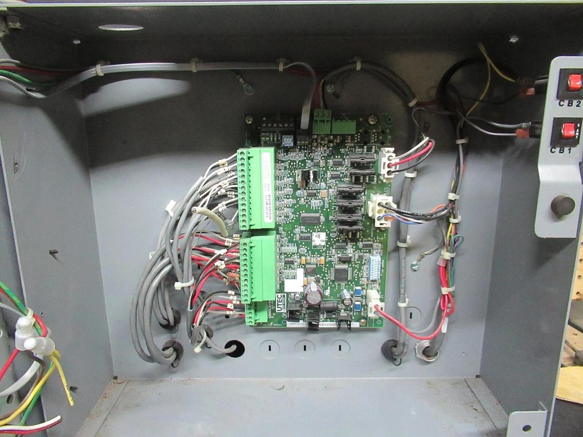 Used CARRIER CHILLER CONTROL INTERFACE PANEL 19XR-7070462DGS68 19XR04031531-19XR