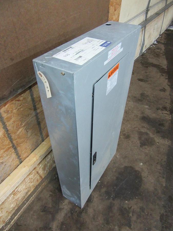 Used 125 AMP GE PANELBOARD PANEL AQF3421MBX / AXB7 208Y/120 VAC MLO 3 PH 4 W THQB