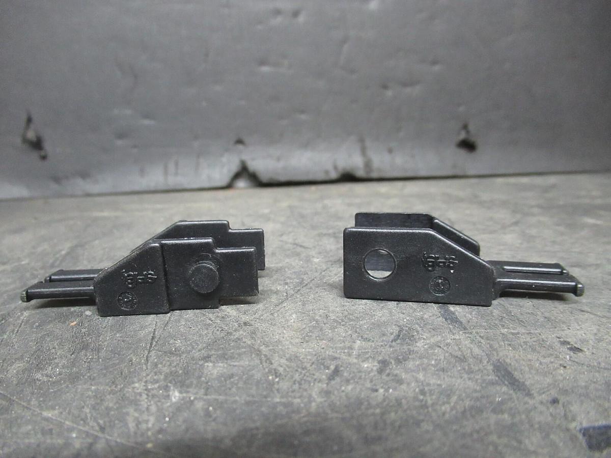 NEW IN BAG IGUS MOUNTING BRACKET ZIPPER 060-16-12PZMC **WARRANTY INCLUDED**
