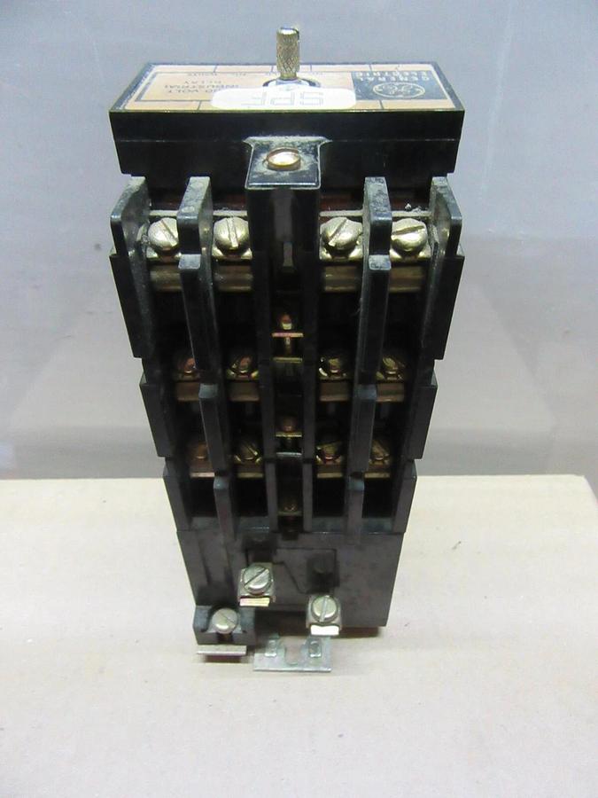 Used GENERAL ELECTRIC INDUSTRIAL RELAY CR120B-D083 600 VOLT COIL: 48 VOLT