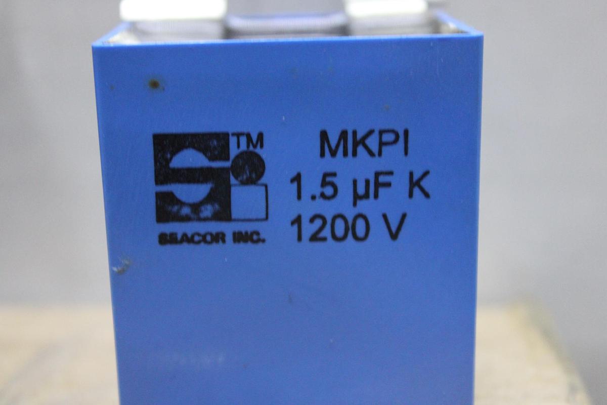 Used ALLEN-BRADLEY RELAY 700-HB33A1 250 VAC 15 AMP W/ BASE 700-HN153