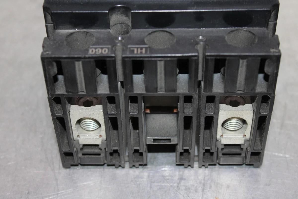 Used SQUARE D CIRCUIT BREAKER HLL26025 25 AMP 600 VAC 2-POLE 3-PHASE HL-060