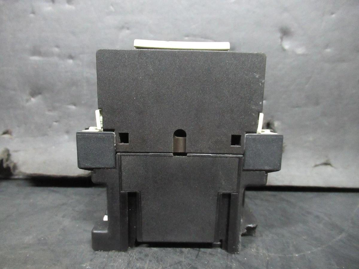 Used KLOCKNER-MOELLER CONTACTOR DIL-R-31 600 VAC 15 AMP COIL: 110/120 VOLT