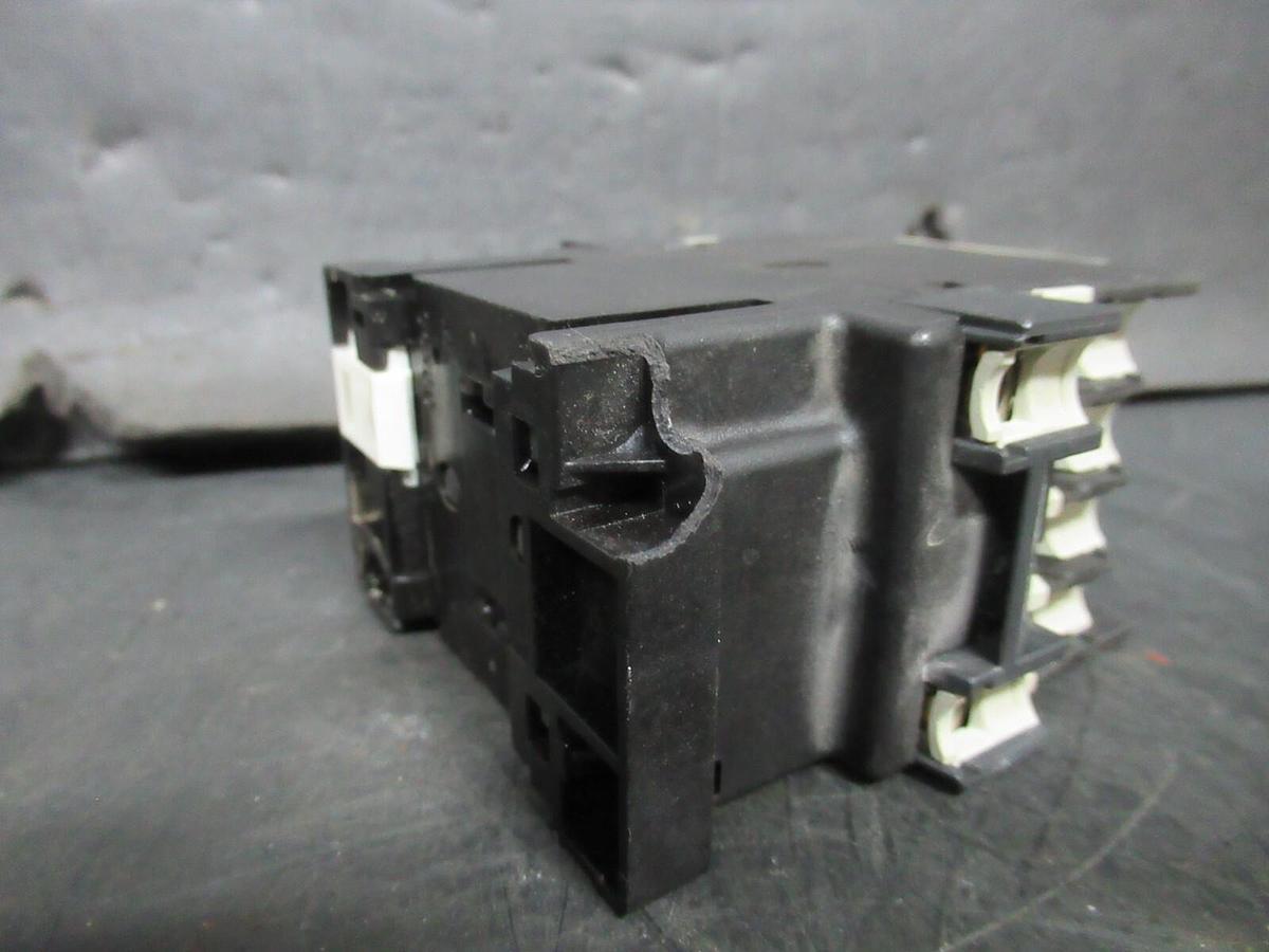 Used KLOCKNER-MOELLER CONTACTOR DIL-R-31 600 VAC 15 AMP COIL: 110/120 VOLT