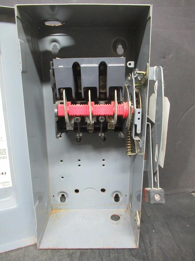 Used SQUARE D SAFETY SWITCH H-363 TYPE 1 ENCLOSURE 60 AMP 60 HP 600 VAC 3-POLE