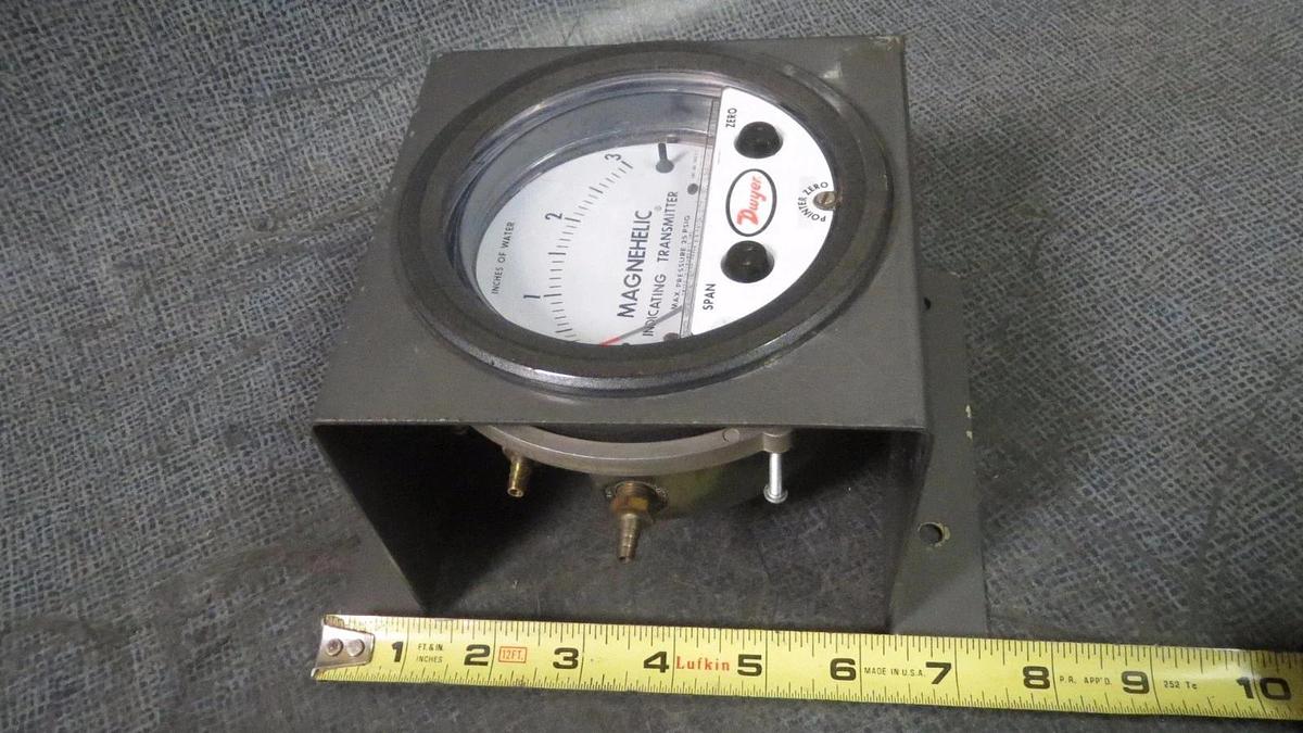 Used DWYER MAGNEHELIC INDICATING TRANSMITTER WATER GAGE & MOUNT 0-3" 25 PSIG N37J-TH