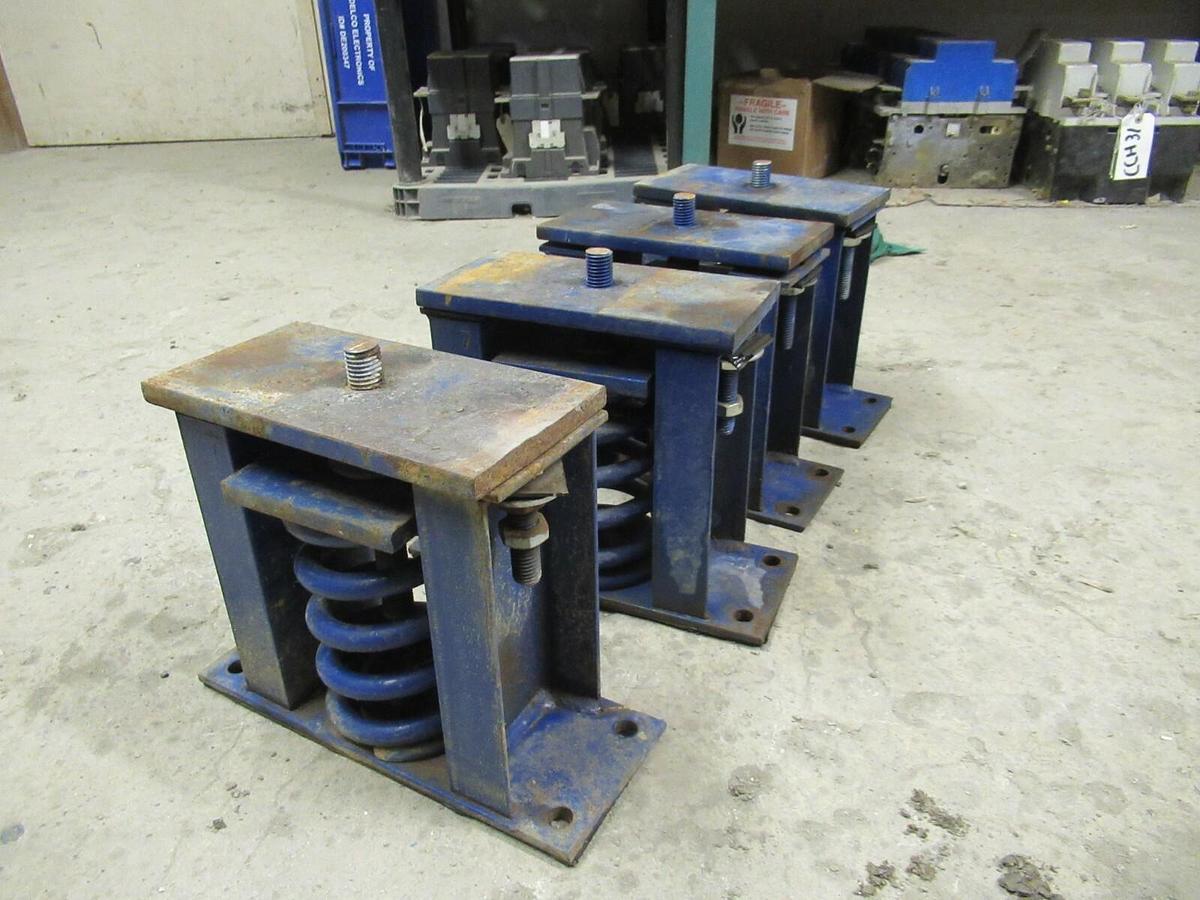 Used SET OF (4) HEAVY DUTY ANTI-VIBRATION PADS / VIBRATORY FEET MOUNTS 9" X 4.5" TOPS
