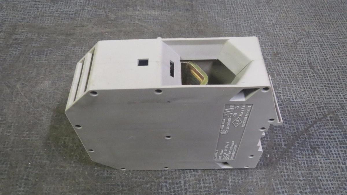 Used PHOENIX CONTACT TERMINAL BLOCK 1000V // 380 AMP 600V MODEL: UKH240