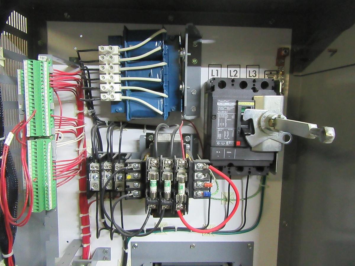 Used SQUARE D M-FLEX VARIABLE SPEED DRIVE MFDFG4VW ATV61HU30N4 5 HP 4 KW 460 VOLT