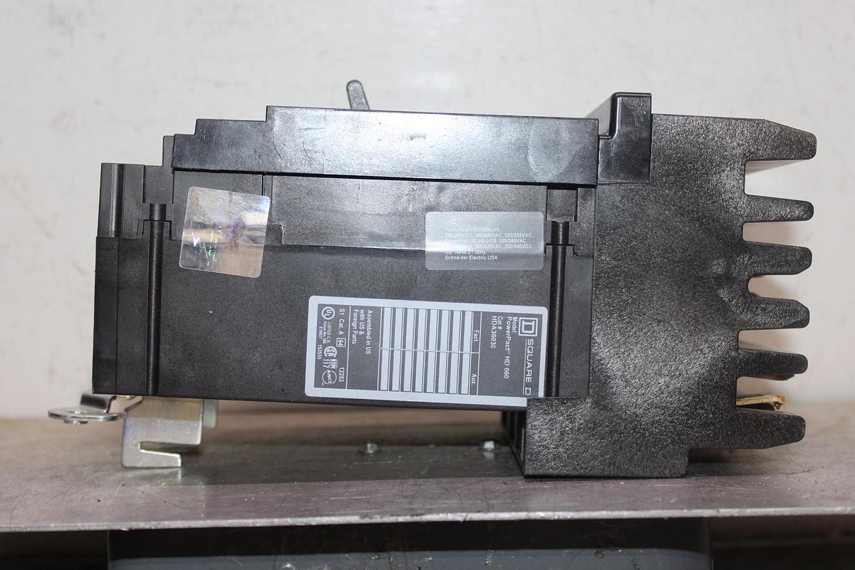 Used SQUARE D I-LINE CIRCUIT BREAKER LC36300 300 AMP 600 VAC 3-POLE