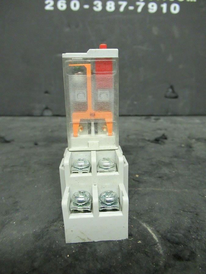 Used SIEMENS 3TX7114-5LC13 RELAY 15 AMP 277 VAC W/ 3TX7144-1E6 BASE COIL: 24 VAC