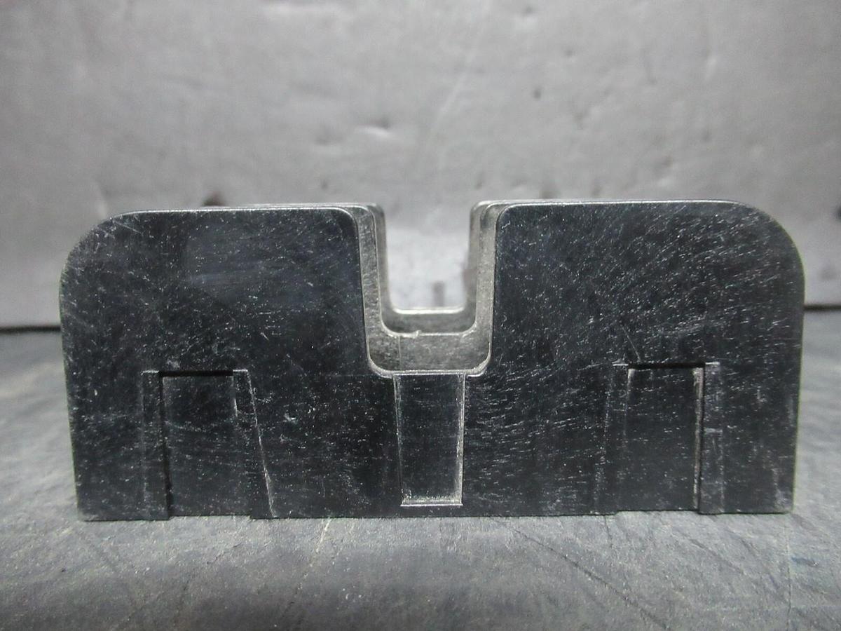 Used GOULD SHAWMUT TWO POLE FUSE BLOCK 3032-S 600 VOLT 30 AMP CLASS CC FUSES