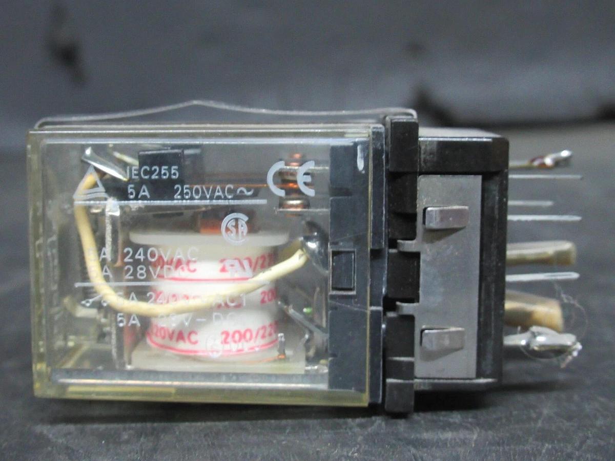 Used LOT OF 2 OMRON RELAYS MY2 200/220 240 VAC / 28 VDC 5 AMP **WARRANTY**