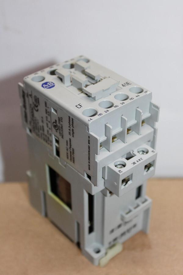 Used ALLEN BRADLEY CONTACTOR 700-CF400Z* 600 VAC 25 AMP 3-POLE COIL: 24 VDC