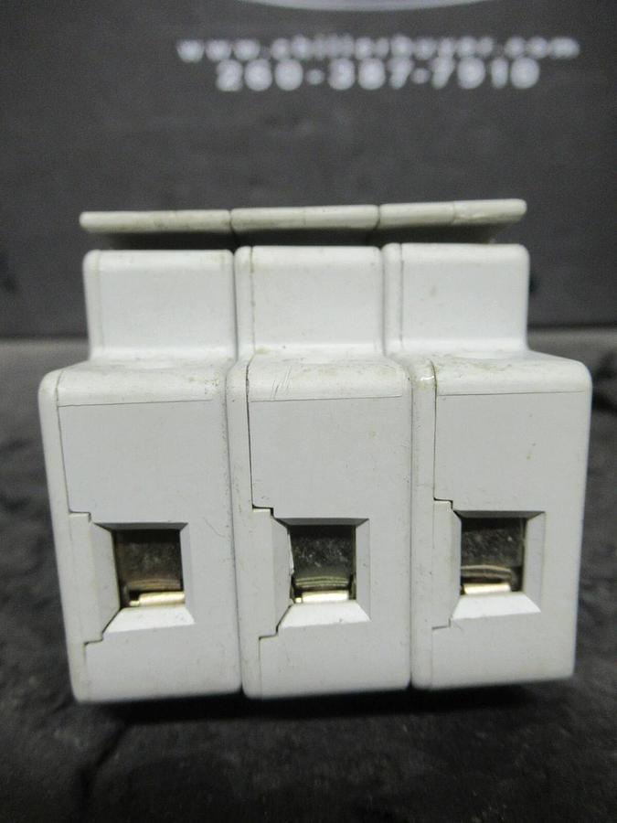 Used 30 AMP 600 VAC 3 POLE FERRAZ SHAWMUT ULTRASAFE CLASS CC FUSE HOLDER USCC3