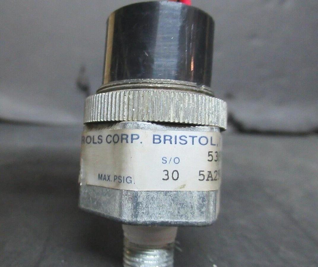 Used WHITMAN CONTROLS PRESSURE TRANSDUCER P119G-3H-F52L-X 5 AMP 250 VAC 30 PSIG