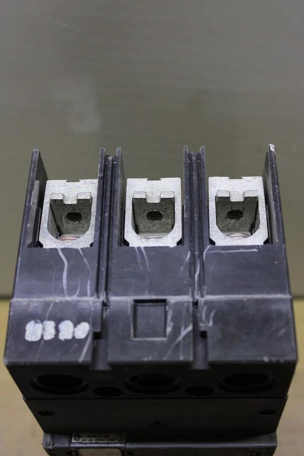 Used GE HI-BREAK CIRCUIT BREAKER SFHA36AT0250 225 AMP TRIP 600 VAC 3-POLE
