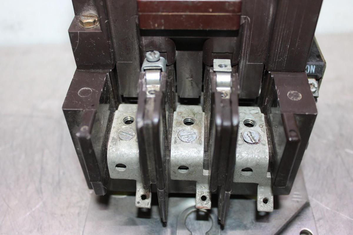 Used CUTLER-HAMMER CONTACTOR C832JN3 NEMA SIZE 3 120 AMP 600 VAC 3-POLE COIL: 120 V