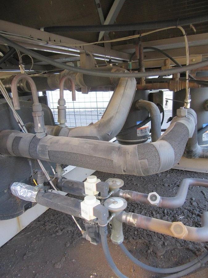 Used YORK 100 TON AIR COOLED CHILLER 460 VOLT YCAL104 LOW HOURS  GREAT CONDITION