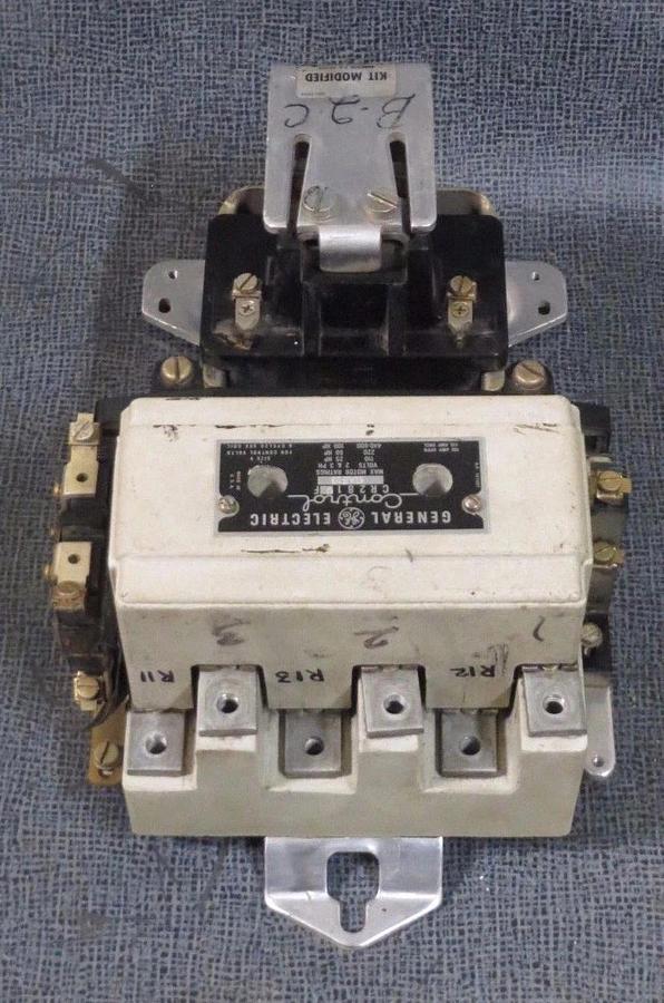 Used GENERAL ELECTRIC NEMA CONTROL STARTER CR2810F11AB1B SIZE 4 150 AMP 600 VOLT