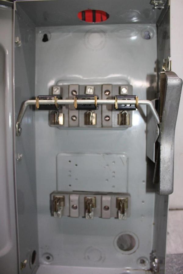 Used ITE ENCLOSED DISCONNECT SWITCH NF353 100 AMP 600 VAC TYPE 1 ENCLOSURE HEAVY DUTY
