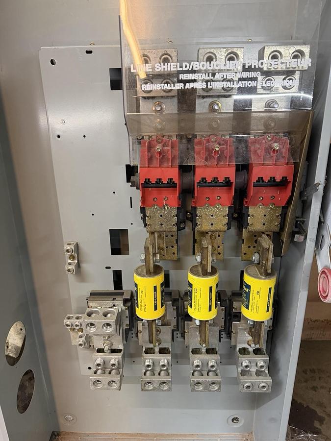 Used EATON HEAVY DUTY SAFETY SWITCH DISCONNECT DH327NRK 800 AMP 240 VAC NEMA 3R