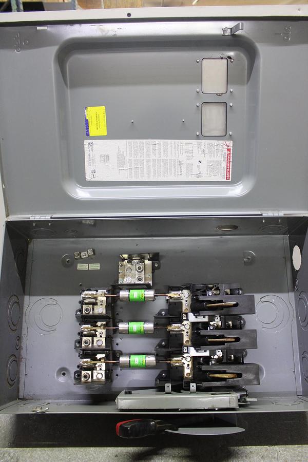 Used SQUARE D HEAVY DUTY DISCONNECT SWITCH H364N 200 AMP 600 VAC TYPE 1