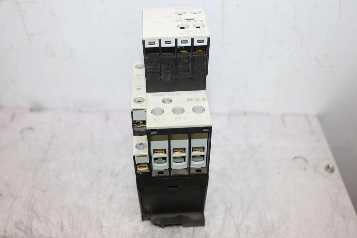 Used EATON CONTACTOR XTCE032C10 40 AMP 3-PHASE 600 VAC 3-POLE 25 HP W/ XTCEXFAC11