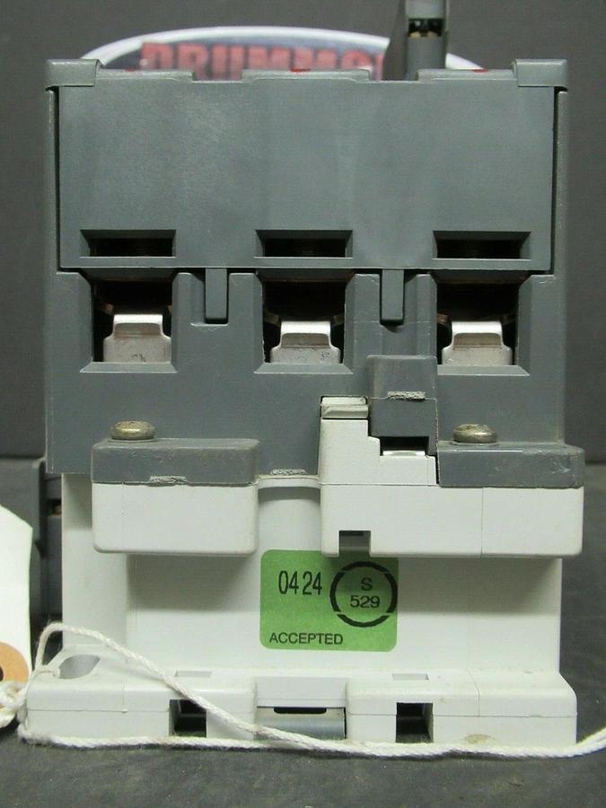 Used (1) YORK CONTACTOR # 024-31109-000 # A95-30 -- 125 AMP 600V 3 PH 110-120V COIL