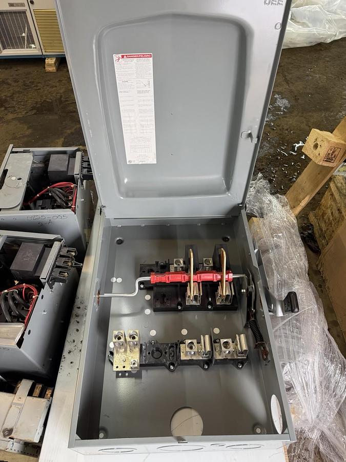 Used SQUARE D NEMA 3R GENERAL DUTY DISCONNECT D225NR 400 AMP 240 VAC 2-POLE