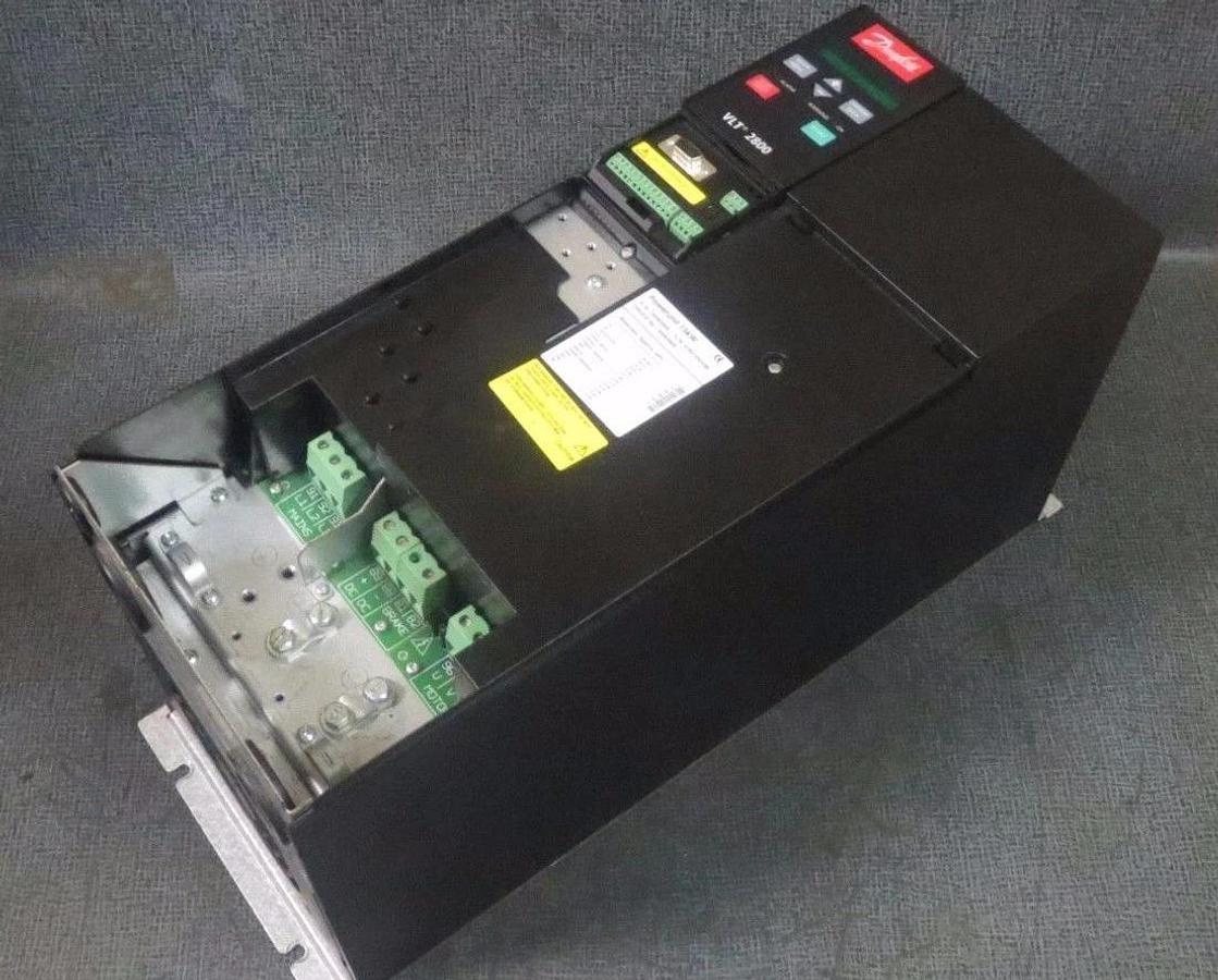 Used DANFOSS VARIABLE SPEED DRIVE VLT 2800 380-480V 27.9-32 AMP 20 HP MODEL: 195N1121