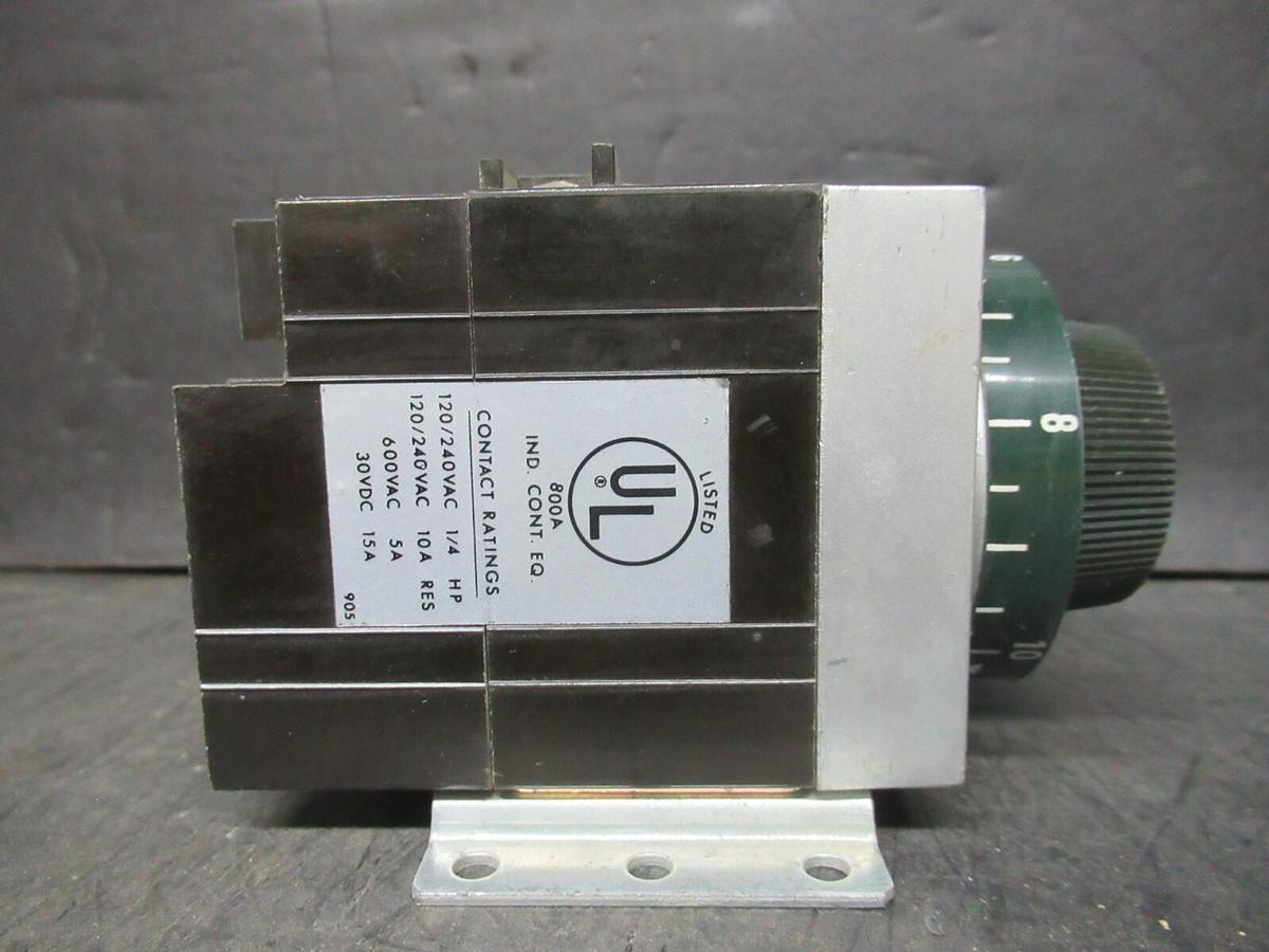 Used AGASTAT TIME DELAY RELAY 1-10 MINUTES 7022OF 24 VDC VOIL 600 VAC 10 AMP
