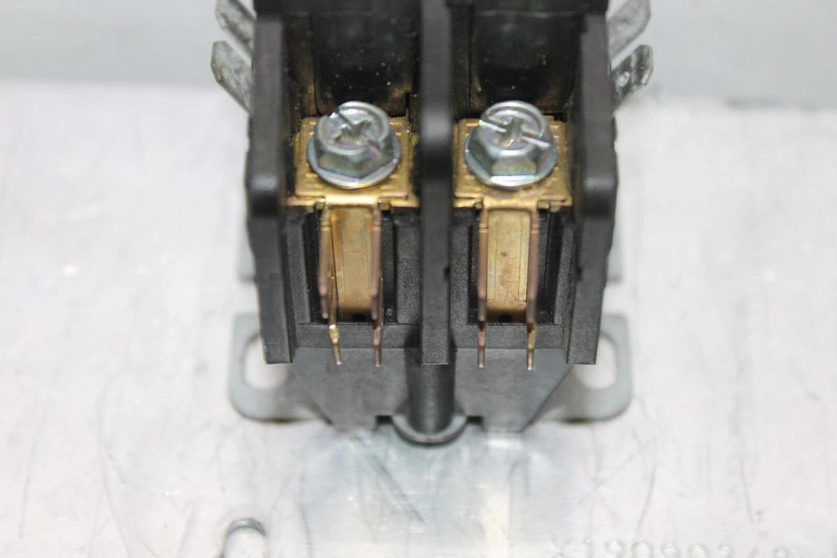 Used MARS 780 CONTACTOR 61320 30 AMP 240/277 VAC 3-POLE 3-PHASE COIL: 24 VOLT