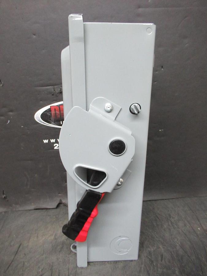NEW IN BOX SQUARE D SAFETY SWITCH H321N 30 AMP 240 VAC 7.5 HP 3-PHASE 3-POLE