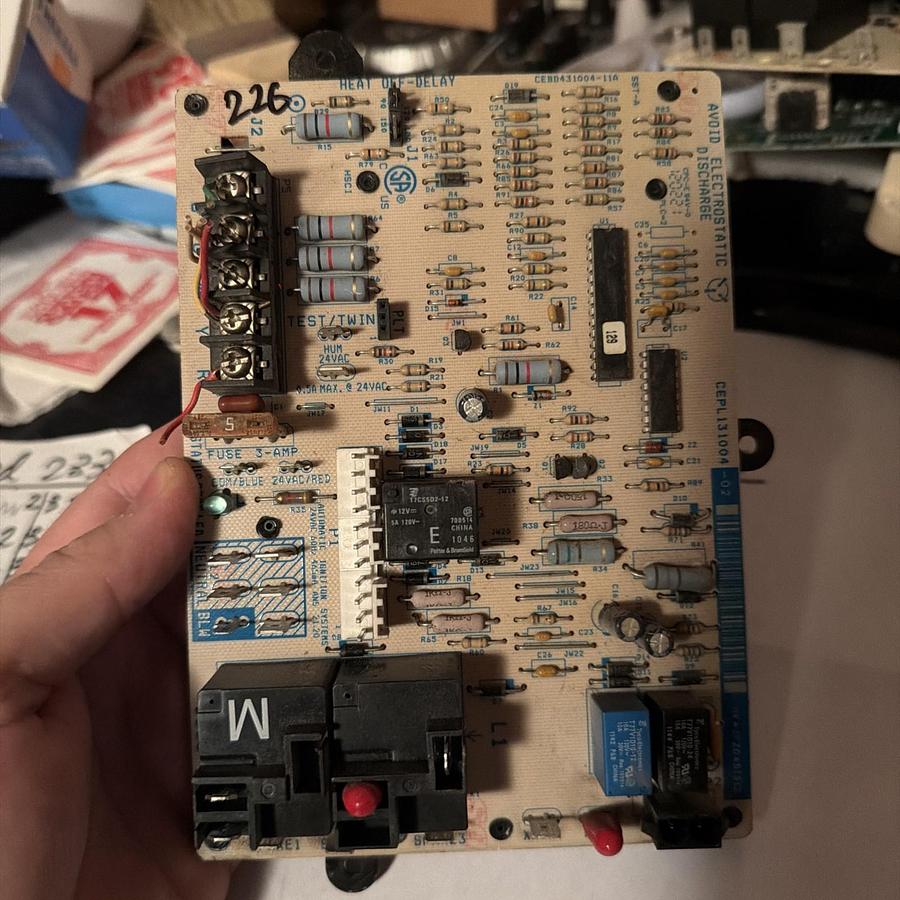 Used CARRIER FURNACE CONTROL BOARD CEPL130438-01 CEBD430-08A HK42FZ013