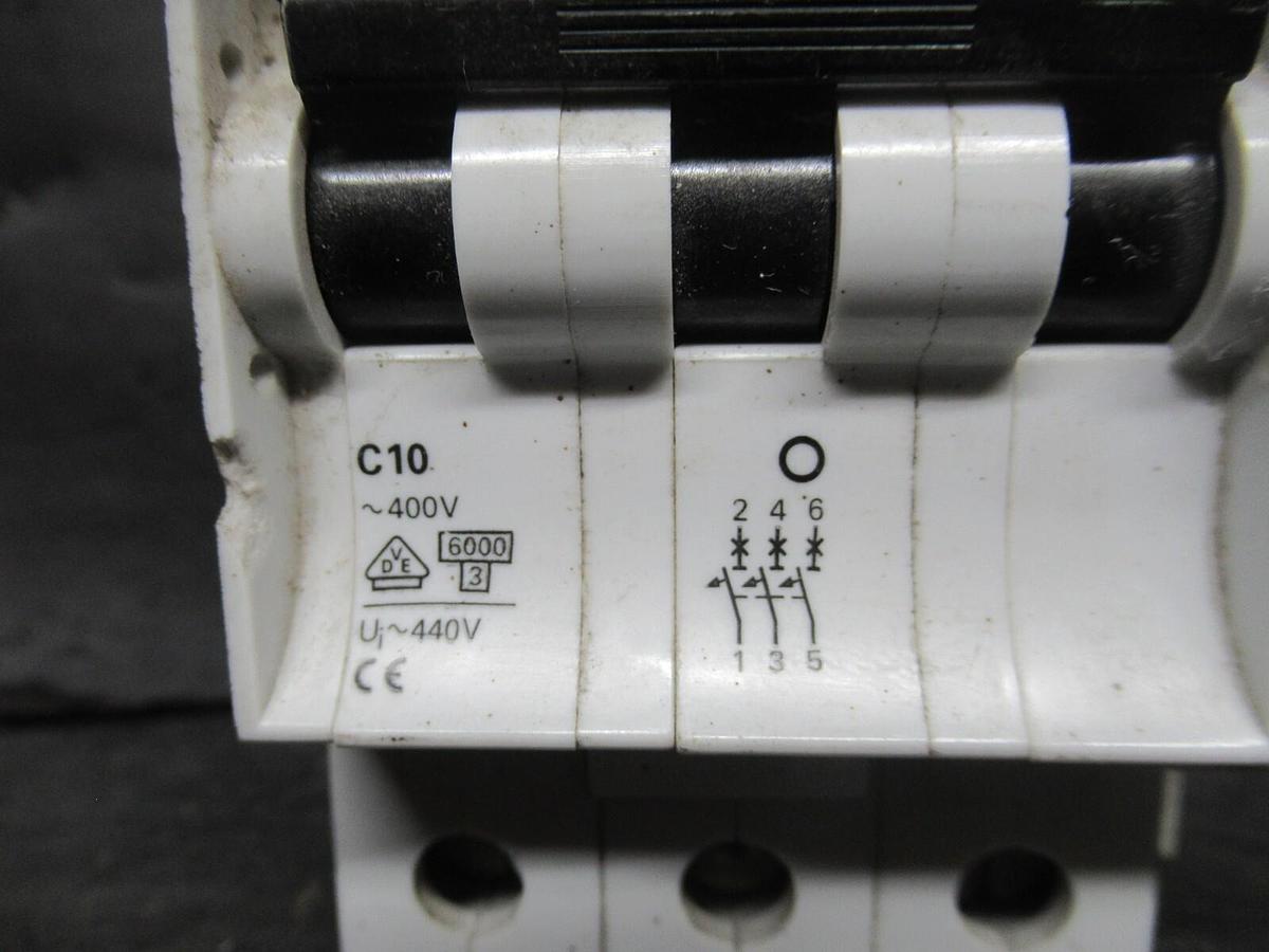 Used SIEMENS CIRCUIT BREAKER 5SX23 C10 10 AMP 480 VAC 3-POLE W/ 5SX9100 AUXILLIARY