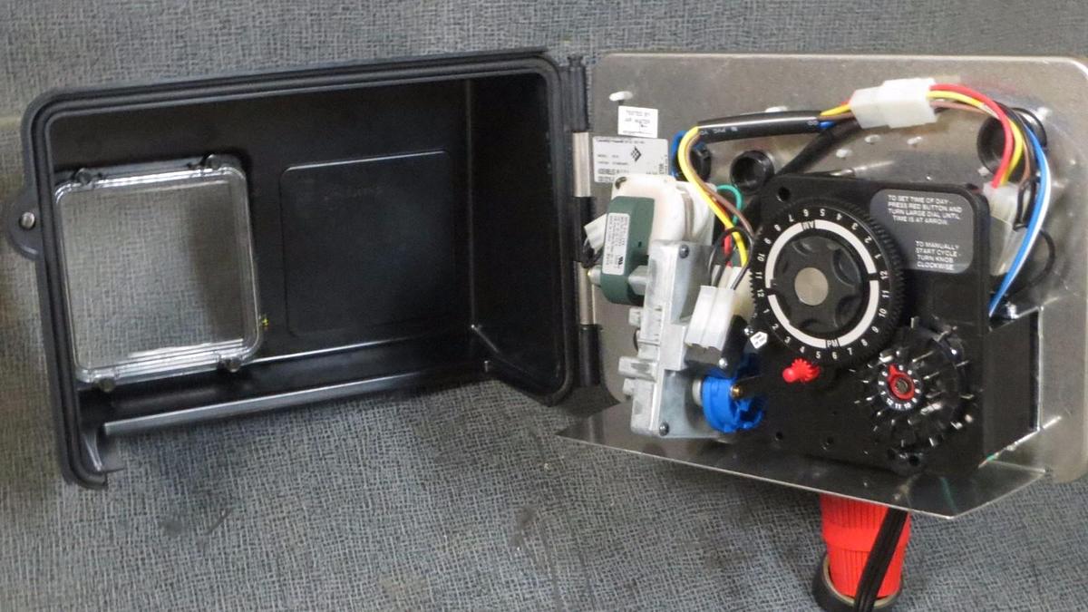 Used STERLING COMMERCIAL BACKWASHING FILTER SYSTEM 7 GPM @ 12 PSI MODEL# FBW30