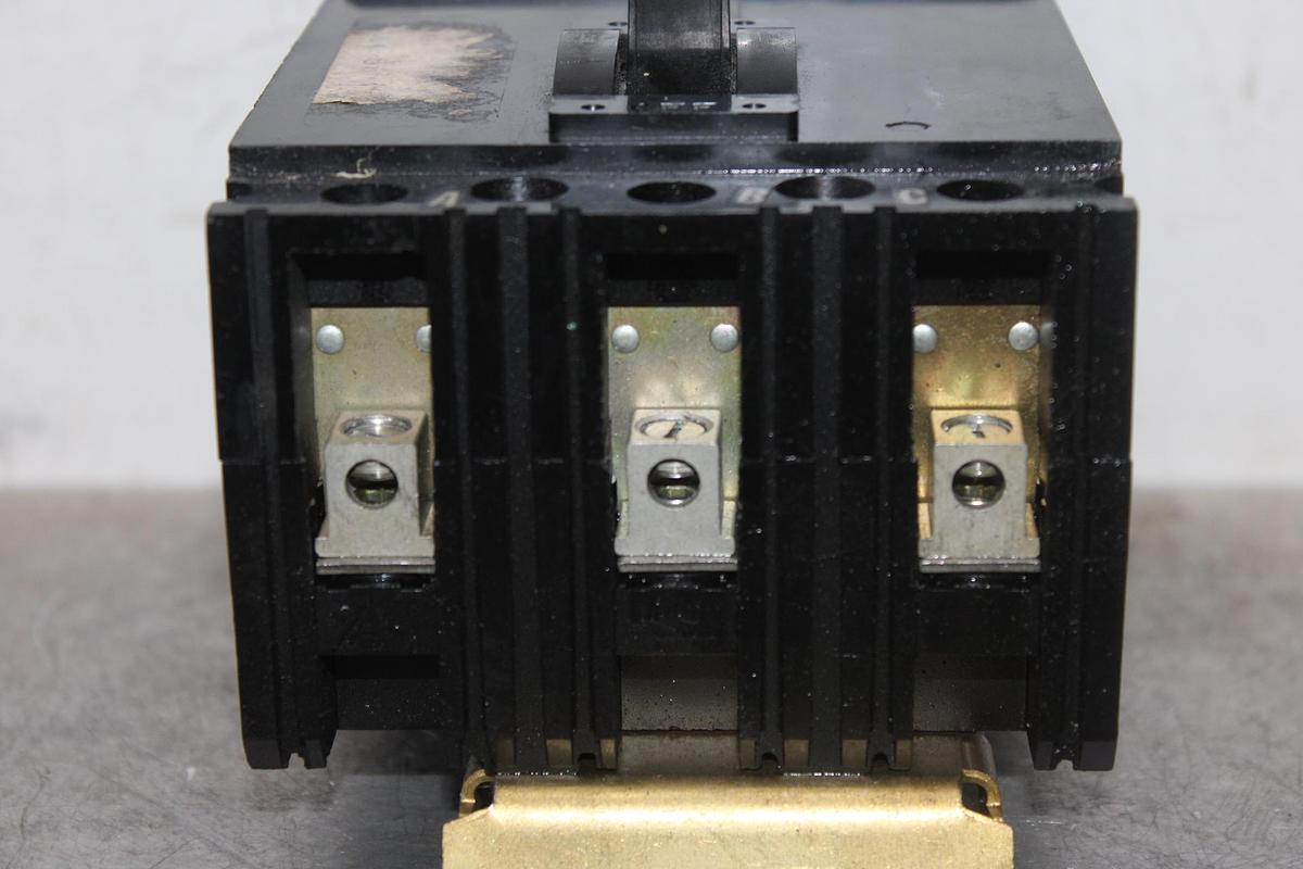 Used SQUARE D I-LINE CIRCUIT BREAKER KA36250 SERIES 2 250 AMP 600 VAC 3-POLE