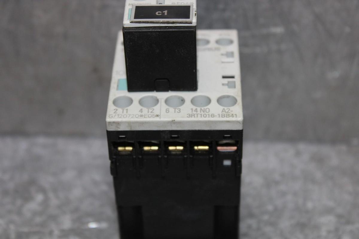 Used SIEMENS SIRIUS CONTACTOR 3RT1016-1BB41 600 VAC 20 AMP 7.5 HP W/ 3RH1911-1AA10